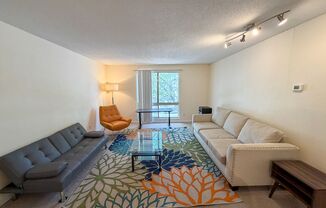2 beds, 1 bath, $1,200, Unit Unit J-22
