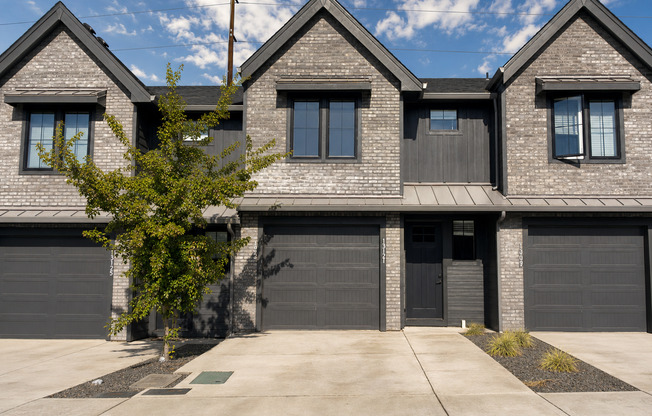 Luxury Townhome for Lease at the Courtyards at Hidden Crest - 13113 NE 71st Pl