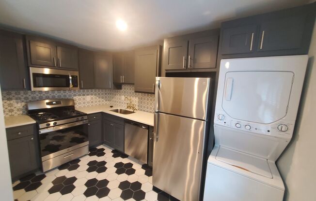 Studio, 1 bath, 405 sqft, $895, Unit 202