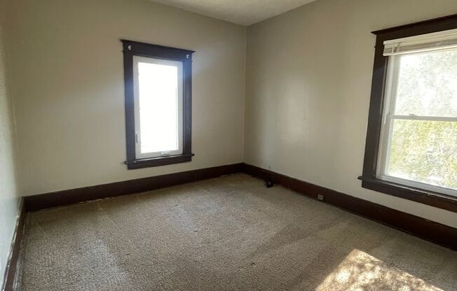 3 beds, 1 bath, $1,200