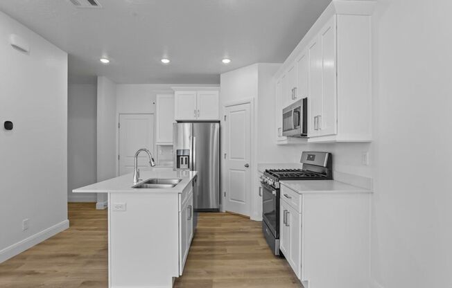 Stunning 3Bed Townhome in Desert Color!