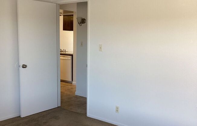 2 beds, 1 bath, 940 sqft, $1,200, Unit 210