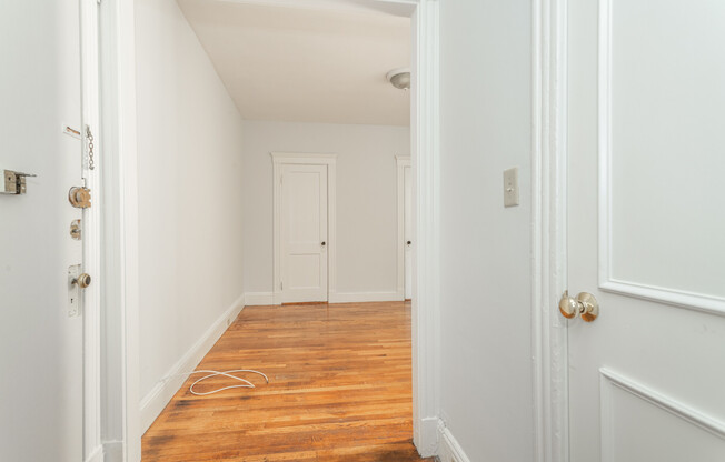 Studio, 1 bath, 329 sqft, $2,280, Unit 17