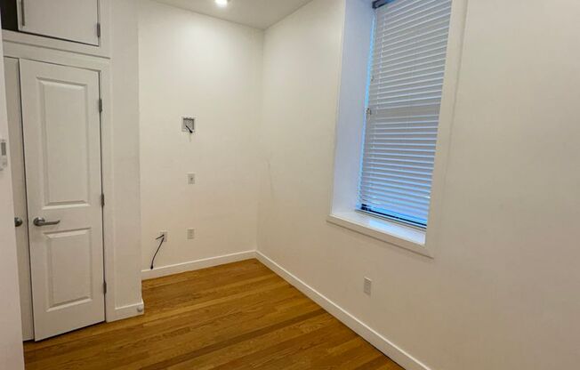 2 beds, 1 bath, 9,999 sqft, $2,250, Unit 64-201