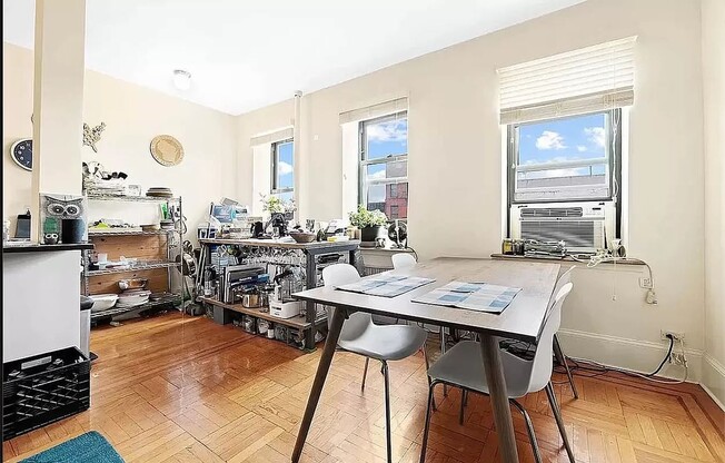 1 bed, 1 bath, 3 sqft, $2,700, Unit 4H