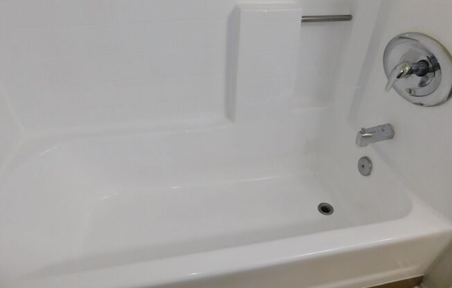2 beds, 2 baths, $2,650, Unit 301