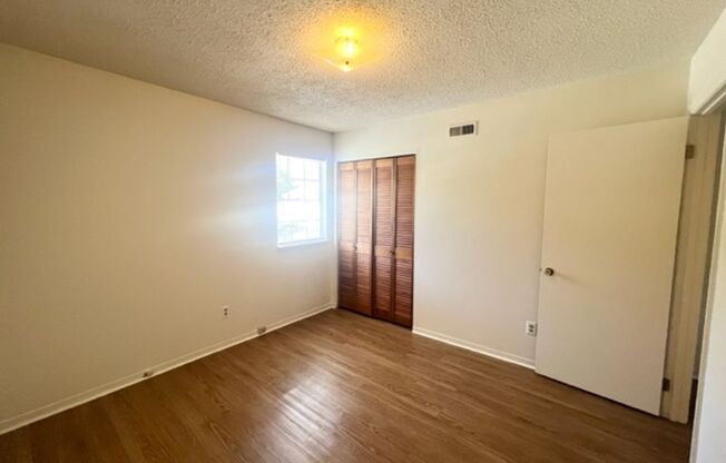 2 beds, 1 bath, 700 sqft, $895, Unit M