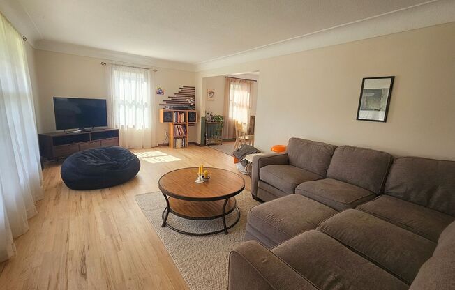 4-Bedroom Remodeled Home in Quiet Des Moines Neighborhood - RENT SPECIAL