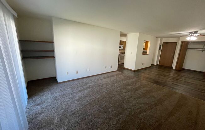 3 beds, 1 bath, 1,040 sqft, $1,695, Unit 3156-208