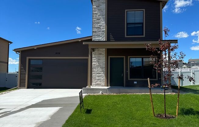 BEAUTIFUL NEW CONSTRUCTION! 3 BEDROOM, 2 BATHROOM, SINGLE FAMILY HOME WITH 2 CAR ATTACHED GARAGE