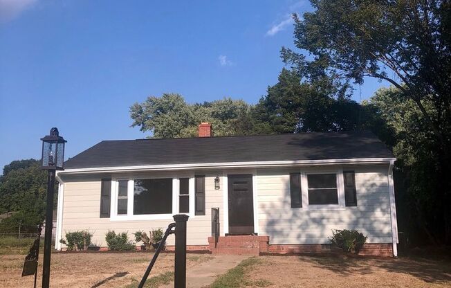 Adorable 2 Bedroom Home in Chamberlayne Available August 15th!