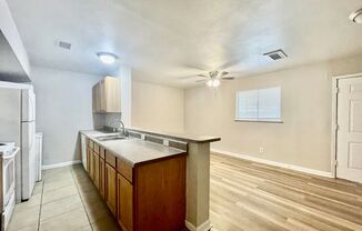 3 beds, 1.5 baths, 1,000 sqft, $1,290, Unit 5