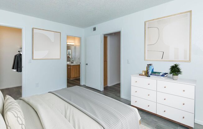 2 beds, 2 baths, 898 sqft, $1,195, Unit 2002