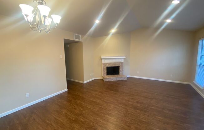 Awesome Condo in Plano! Available 6/6/22