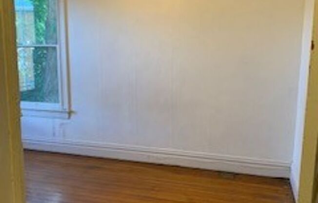 1 bed, 1 bath, $1,200, Unit 1126 Corona St. #2