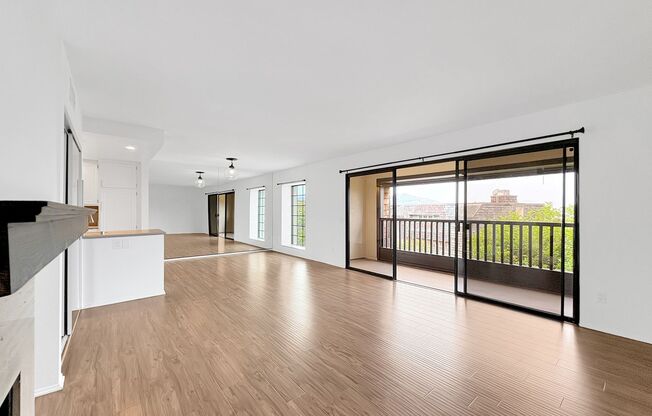 Incredible 2BD/2.5BA w/Ocean Views and Across the Street From Torrey Pines Beach!