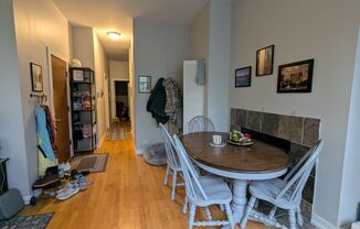 Great Two Bed in Lakeview, Pet Friendly!