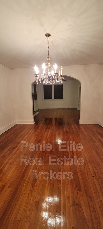 651 W 42 ST
