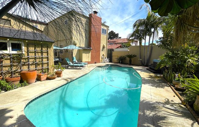 Charming Historic Point Loma Home! Featuring: Pool! Air Conditioning! Hot Tub! Great Location! Studio!