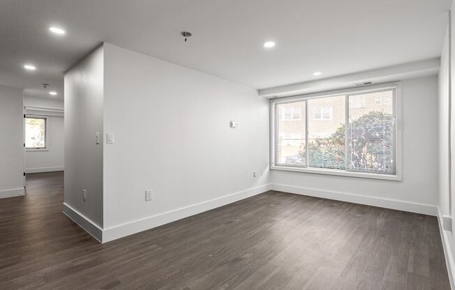 3 beds, 1 bath, 779 sqft, $2,545, Unit 5940-203