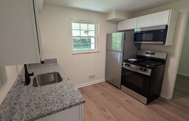 Newly Renovated 3Bd/2Bath Home with Bonus Room -- Available NOW!