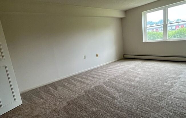 1 bed, 1 bath, 700 sqft, $1,300, Unit 717
