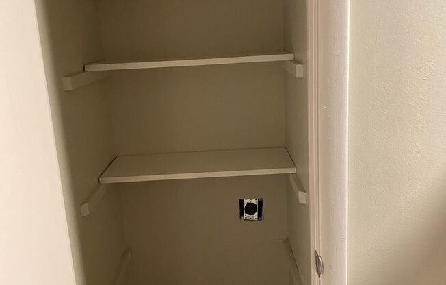 2 beds, 1 bath, 728 sqft, $750, Unit D4