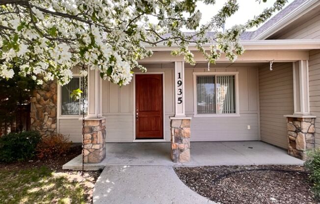 1935 Marten Creek~Gorgeous home in Lochsa Falls Subdivision