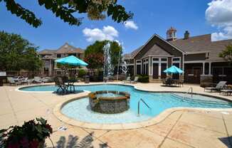 Beautiful resort-style pool in Fort Worth, TX located at The Legends at Eagle Mountain Lake