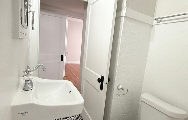 2 beds, 1 bath, $1,275, Unit B3607
