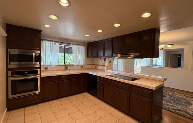 Spacious Twin Home For Rent at Montezuma Townhouses in College Area
