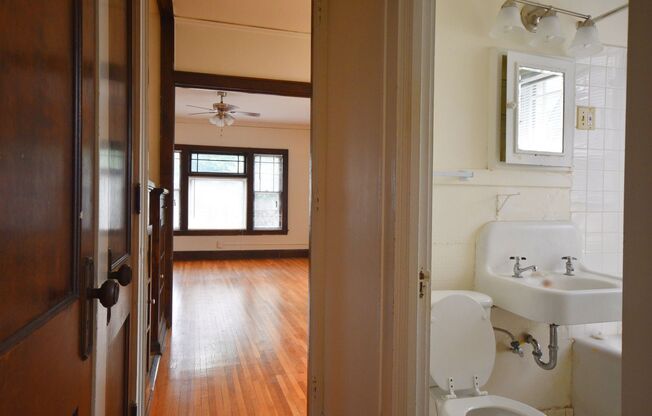 1 bed, 1 bath, 575 sqft, $925, Unit 1