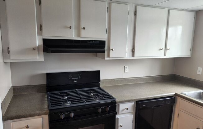 1 bed, 1 bath, 832 sqft, $940