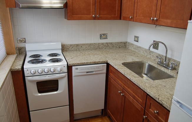 Studio, 1 bath, 300 sqft, $1,595, Unit 620-206