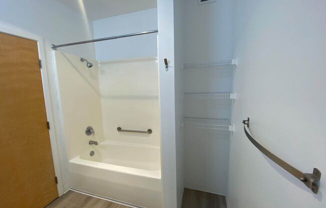 1 bed, 1 bath, 637 sqft, $1,321, Unit 310