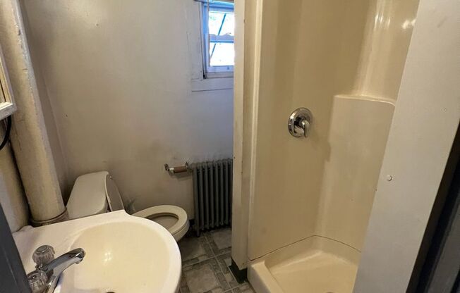 2 beds, 1 bath, $700, Unit 46 2