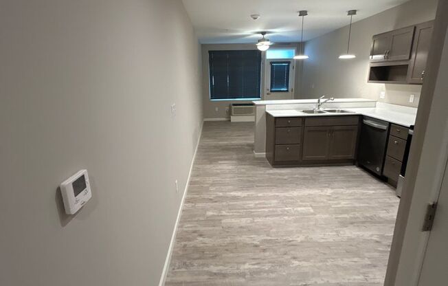 Studio, 1 bath, 500 sqft, $995, Unit 24