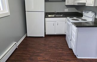 2 beds, 1 bath, 800 sqft, $850, Unit Apt #4