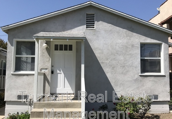 929 E LEXINGTON DR