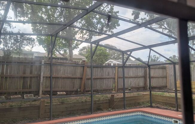 Great family home with swimming pool and great location in Eustis