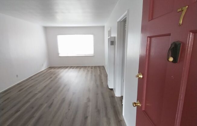 1 bed, 1 bath, 720 sqft, $1,695, Unit 7