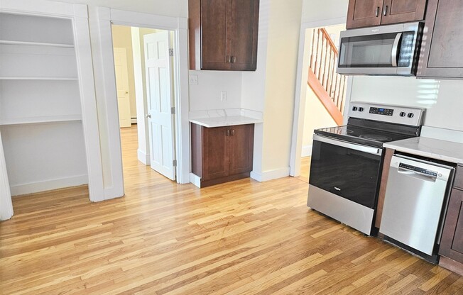 3 beds, 2 baths, 1,300 sqft, $3,250, Unit 2