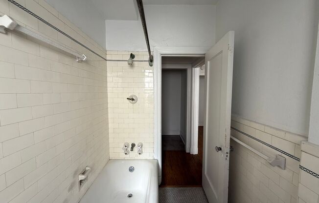 Studio, 1 bath, 308 sqft, $1,175, Unit Bayard Manor 207