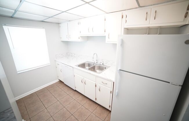 2 Bed / 1.5 Bath Condo on Pensacola St