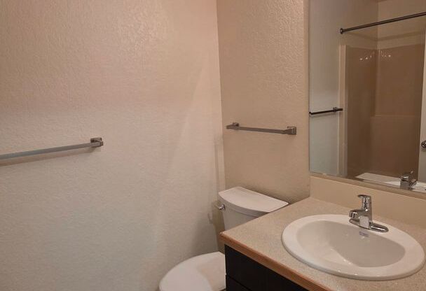 Studio, 1 bath, 450 sqft, $1,225, Unit 201