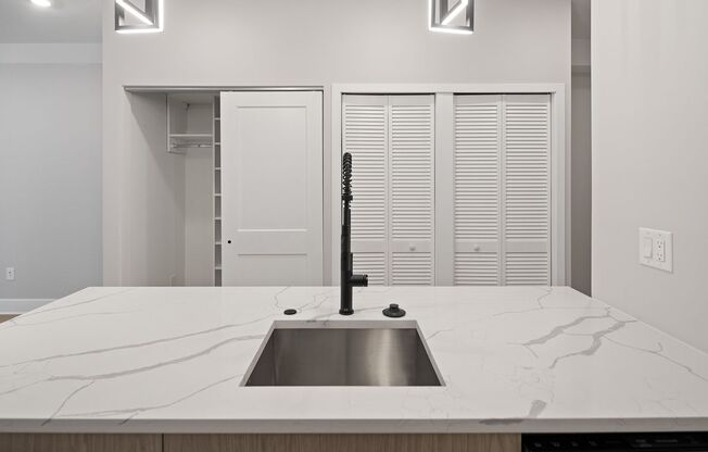 Studio, 1 bath, 570 sqft, $1,195, Unit 3930-04