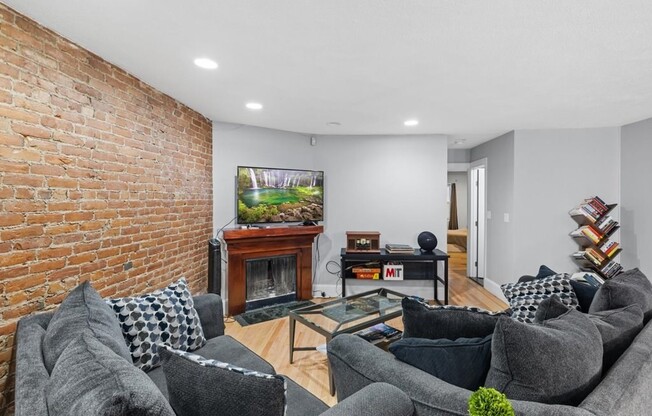 407 Marlborough St