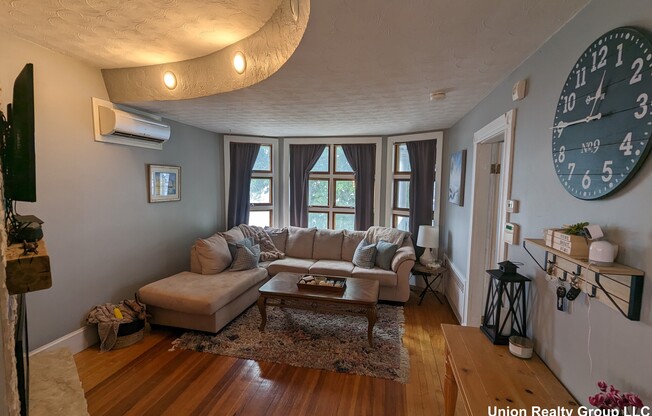 74 BAYSWATER