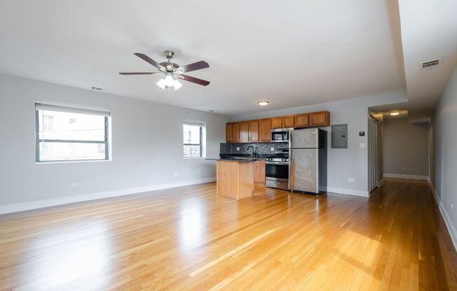 2 beds, 2 baths, 664 sqft, $2,250, Unit 201