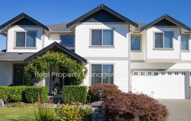 4 Bedroom House in Puyallup! (Virtual Tour Available)